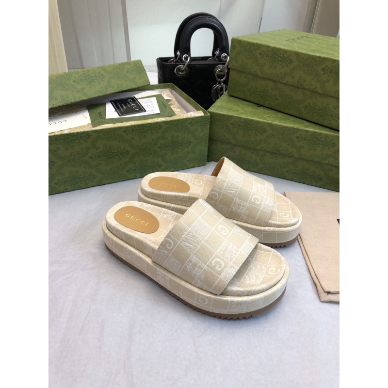 G*u*i slippers